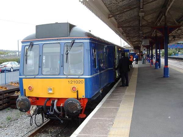 4VEP 3804 heading south from Ravensbourne Station