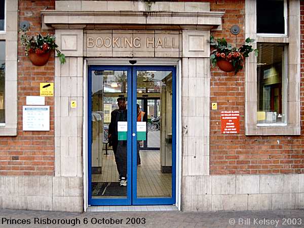 Main entrance to Aylesbury Station