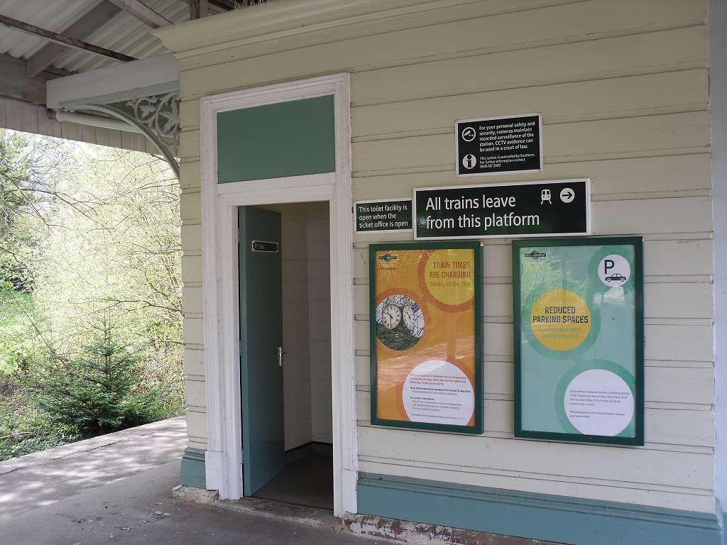 toilets on Eridge national rail station platform