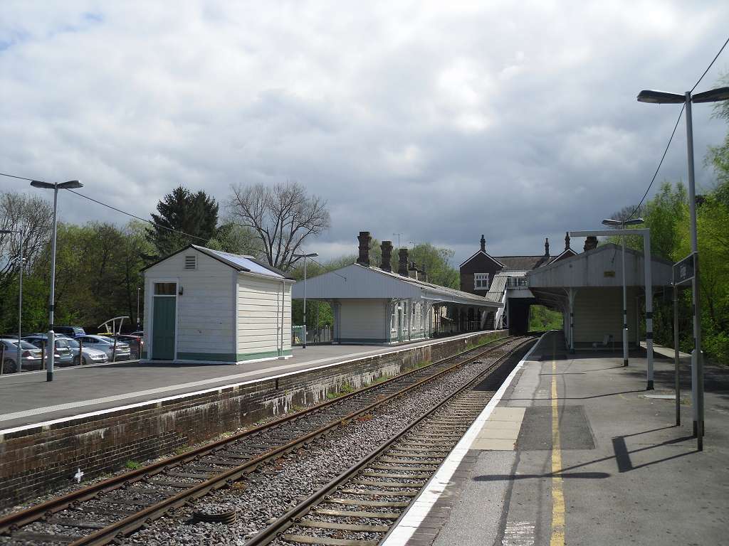 Looking south along Eridge station