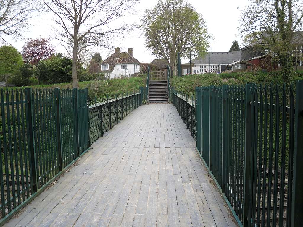 footbridge just south of Groombridge station