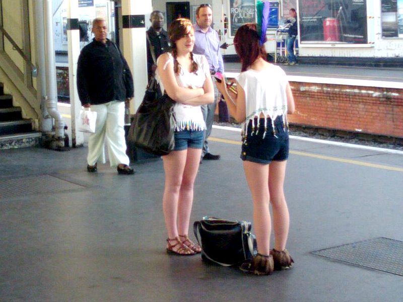 London Bridge : 06:51 : girl with arrow through head