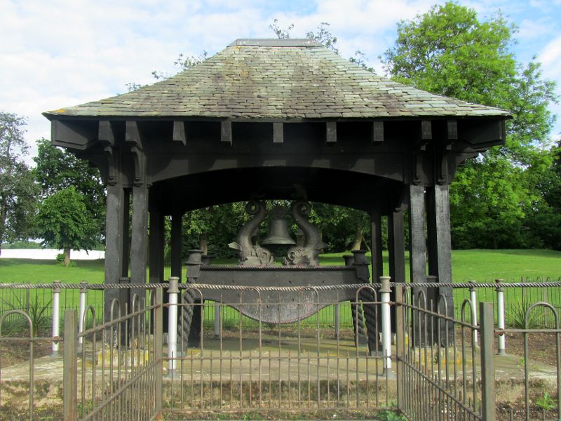 memorial to merchant seaman who served during WW2