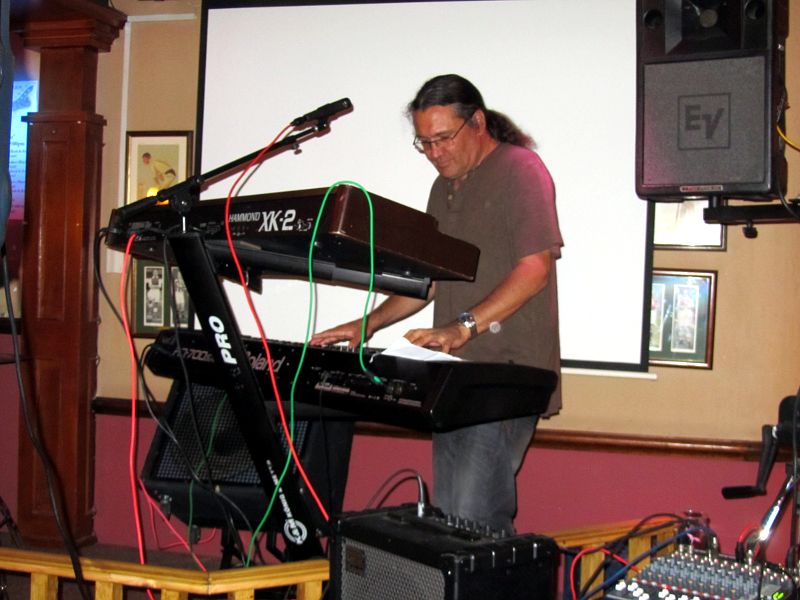 Dave Griffiths on keyboards