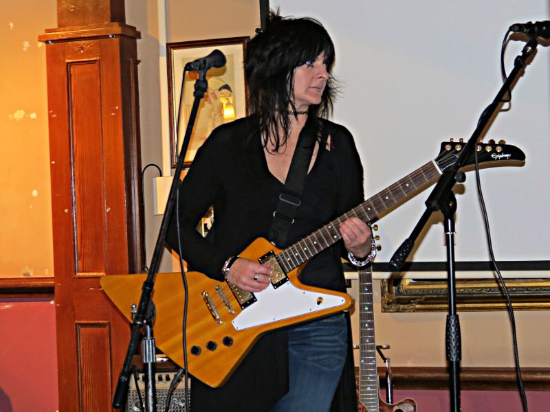 Jo Corteen playing the Epiphone Explorer