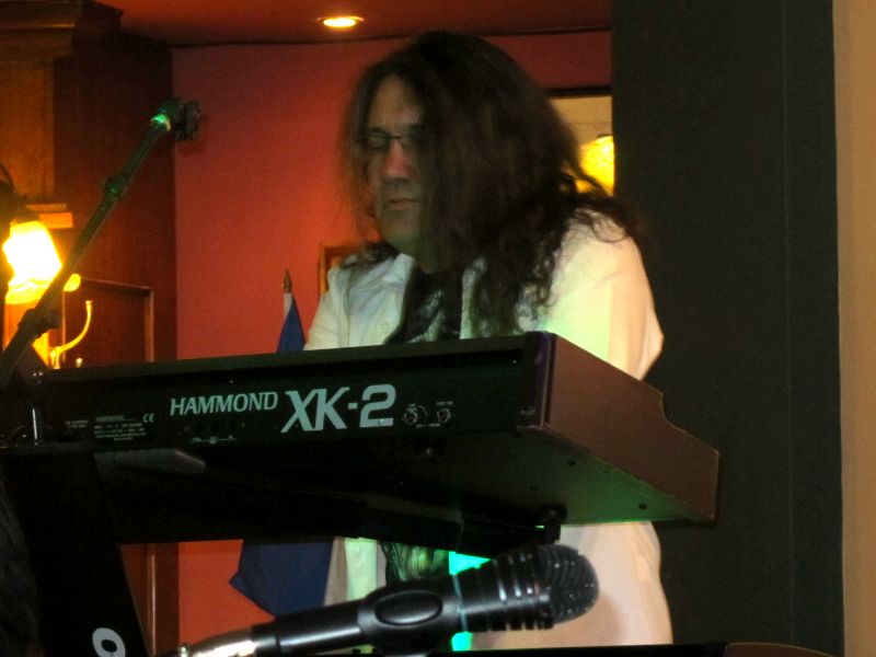 Dave Griffiths on the keyboards