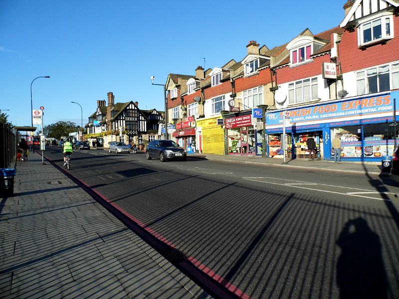 looking west up the south circular towards the Catford Bridge Tavern