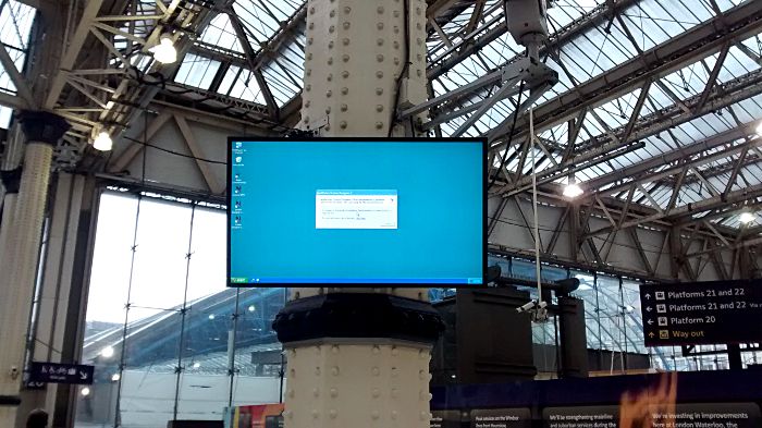 customer information display
                  at Waterloo showing it's Windows desktop and an error
                  message