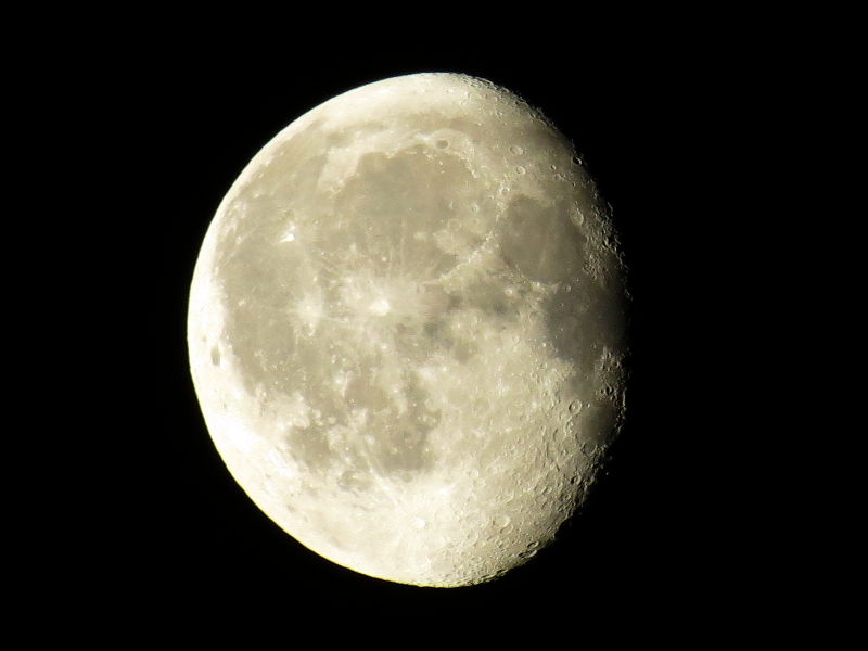 the moon over Catford at 6am Monday 20th January 2014