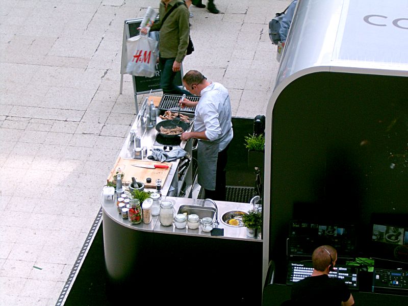 cooking bacon on Waterloo concourse