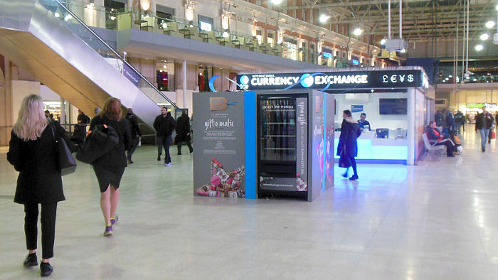 unattended parcel on Waterloo station