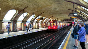 Baker Street circle line
                                    platforms