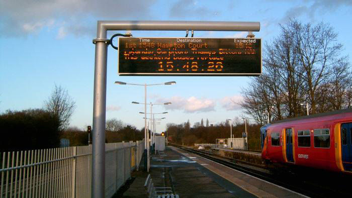 display for the
                          wrong platform at earlsfield railway station