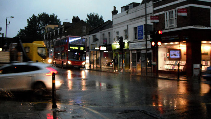 Earlsfield at approx 7.20am and it's raining.
                  It's raining a lot !