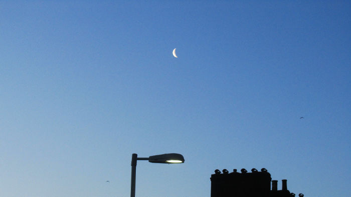 the crescent
                              moon at approx 6.30am March 4th 2016