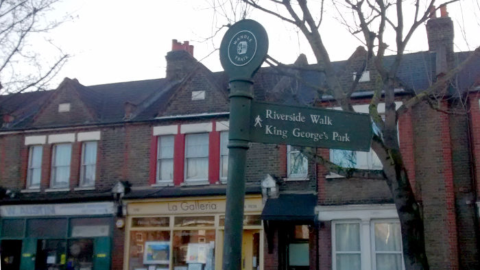 sign post in
                            Earlsfield