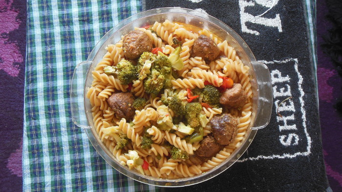 pasta with meat
                  balls