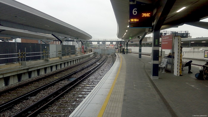 platform 6 at
                  London Bridge looking south