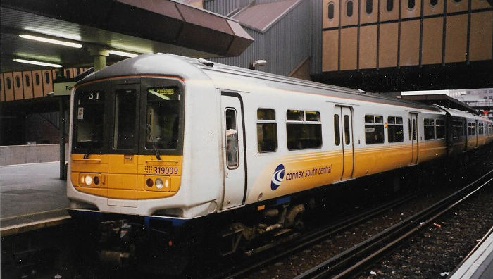 class 319 train in Connex South
                          Central livery