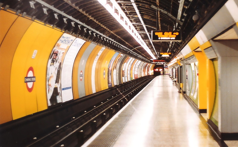 Charing Cross Jubilee
                      line platform