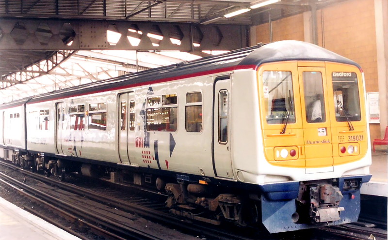 class 319 Thameslink
                        train