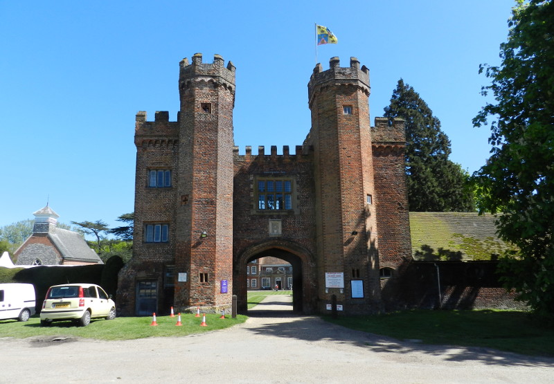 gate house of
                        Lullingstone Castle