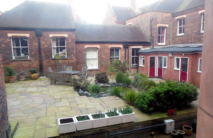 courtyard with pond
                        and fountain