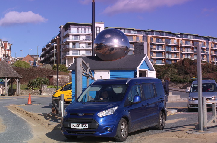 Big
polished dome above what may be a lifeguards hut Big
polished dome above what may be a lifeguards hut