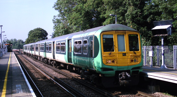 class 319 train