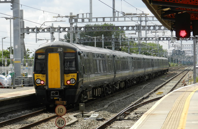 Class 387 train at
                        Twyford