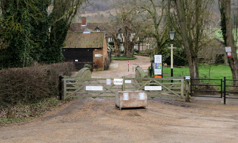 Entrance to Castle Farm
                      and The Hop Shop