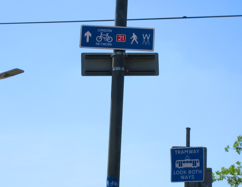 cycleway 21,
                                  and Waterlink Way logos