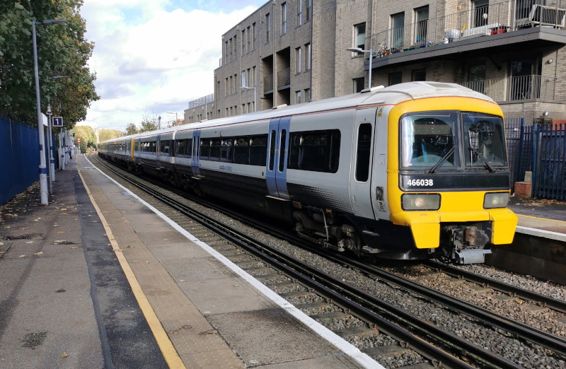 class 465 train