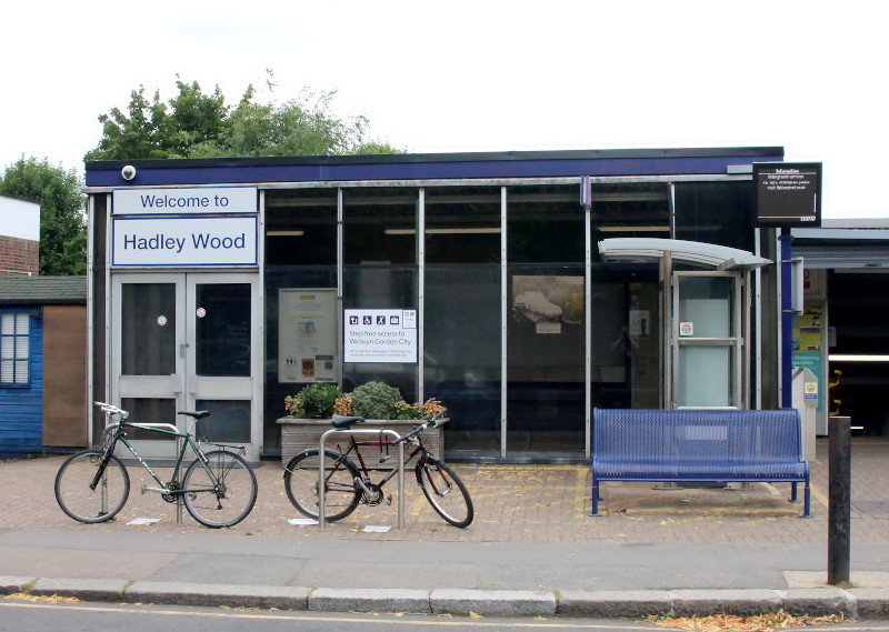 Hadley Wood
                              station