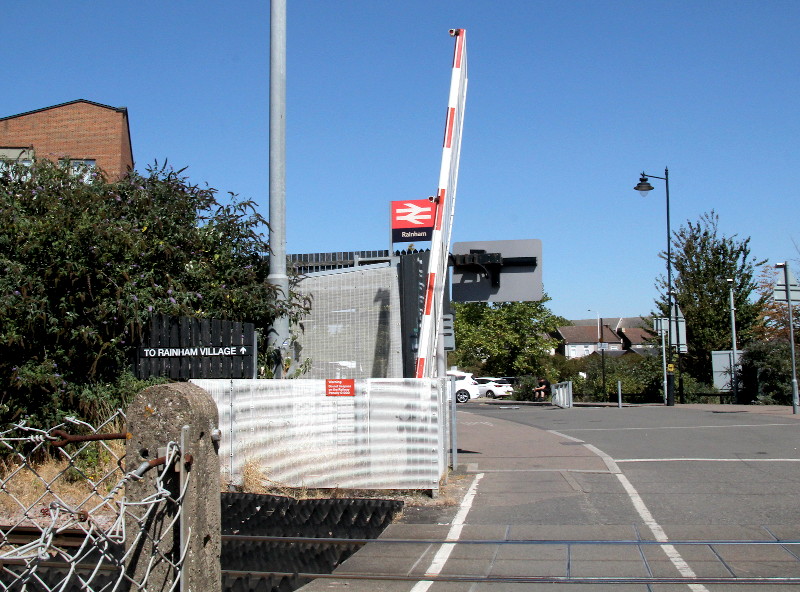 Level crossing
                              at Rainham