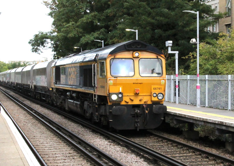 class 66 loco
                              hauling freight through Catford