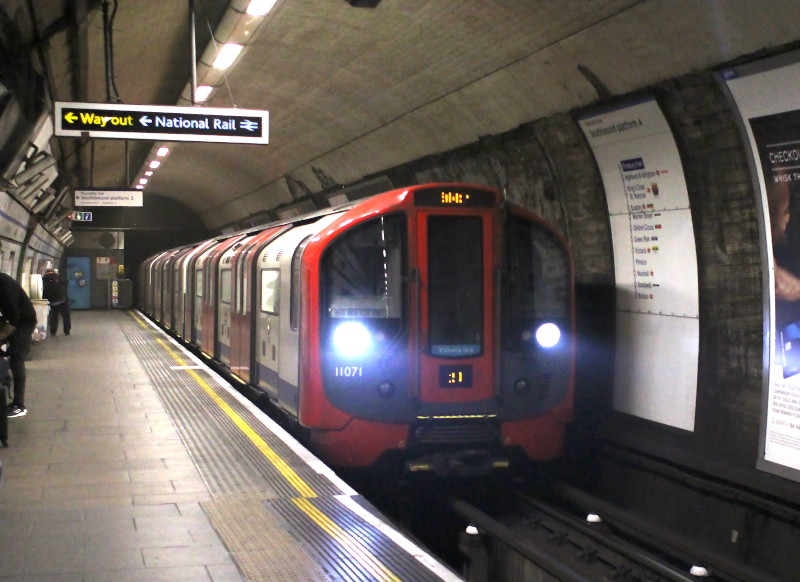 Victoria line
                              train