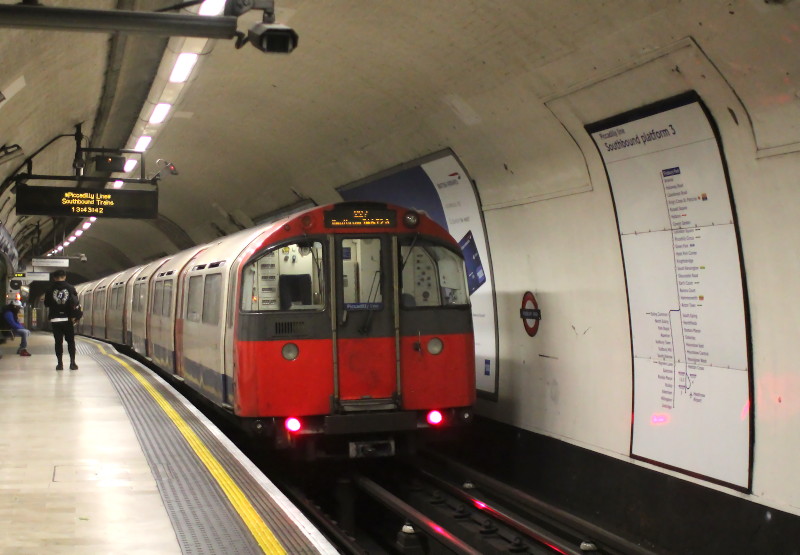 Piccadilly line
                              platform