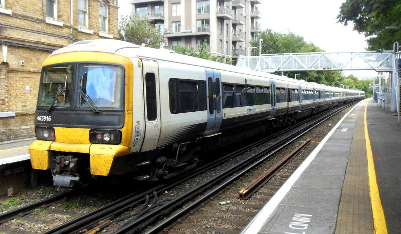 465916 just
                                  leaving Catford Bridge