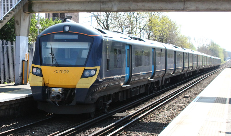 class 707 train