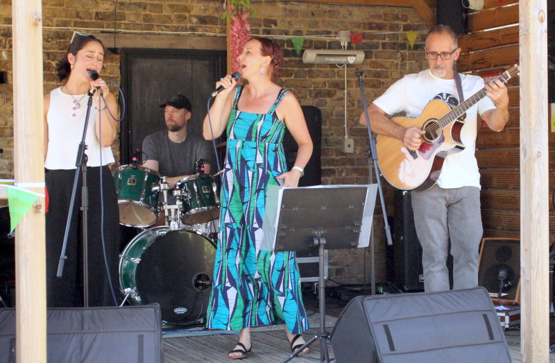 full
                                          band between two annoying roof
                                          supports